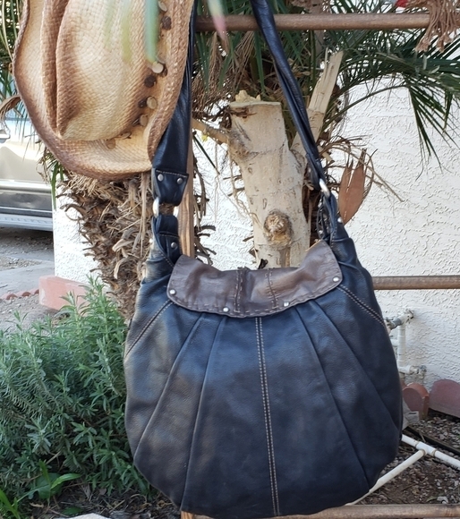 - Ellington Leather‎ Hobo Bag - Picture 3 of 10